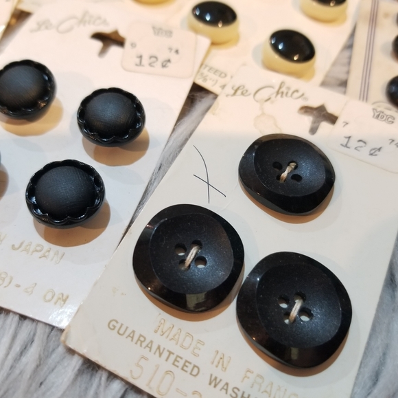 Vintage Buttons - Picture 13 of 13